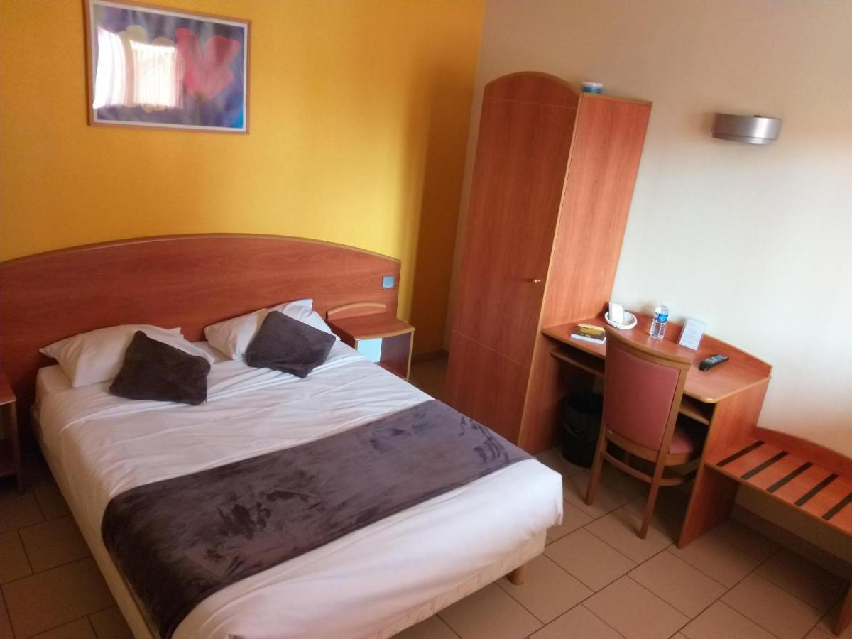 Logis Hotel - Les Paturelles Avesnelles Екстериор снимка
