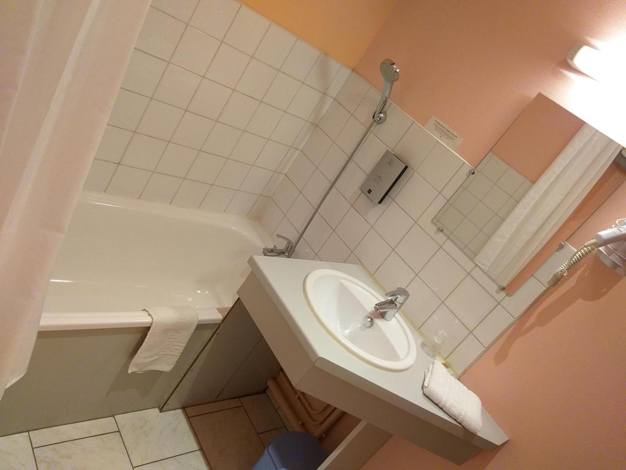 Logis Hotel - Les Paturelles Avesnelles Екстериор снимка