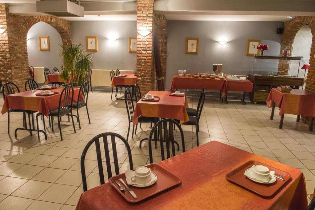 Logis Hotel - Les Paturelles Avesnelles Екстериор снимка