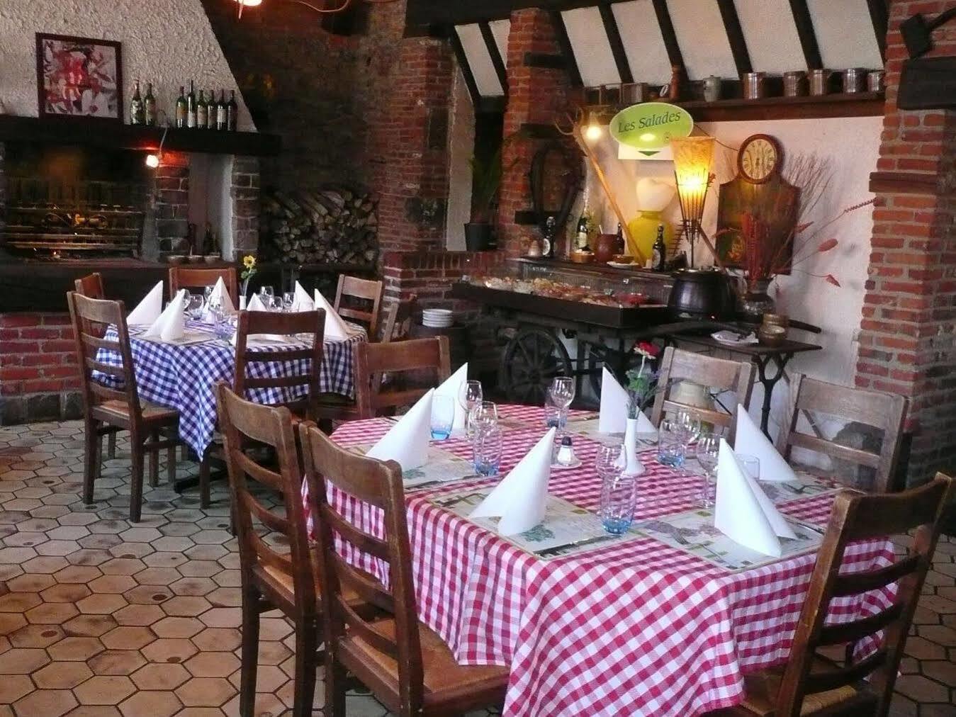 Logis Hotel - Les Paturelles Avesnelles Екстериор снимка